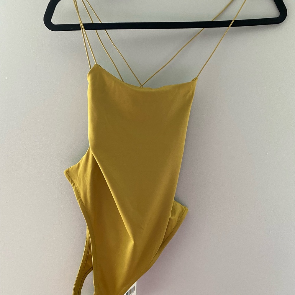 🚨BRAND NEW! Strapy Back Body Suit!